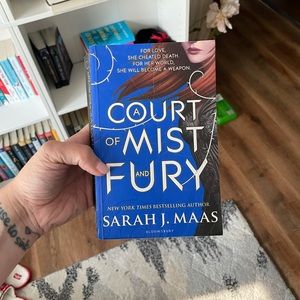 A court of Mist and Fury -paperback (UK)